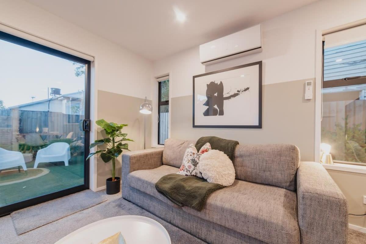 Misty Meadows Manor - Your Urban Oasis Holiday home