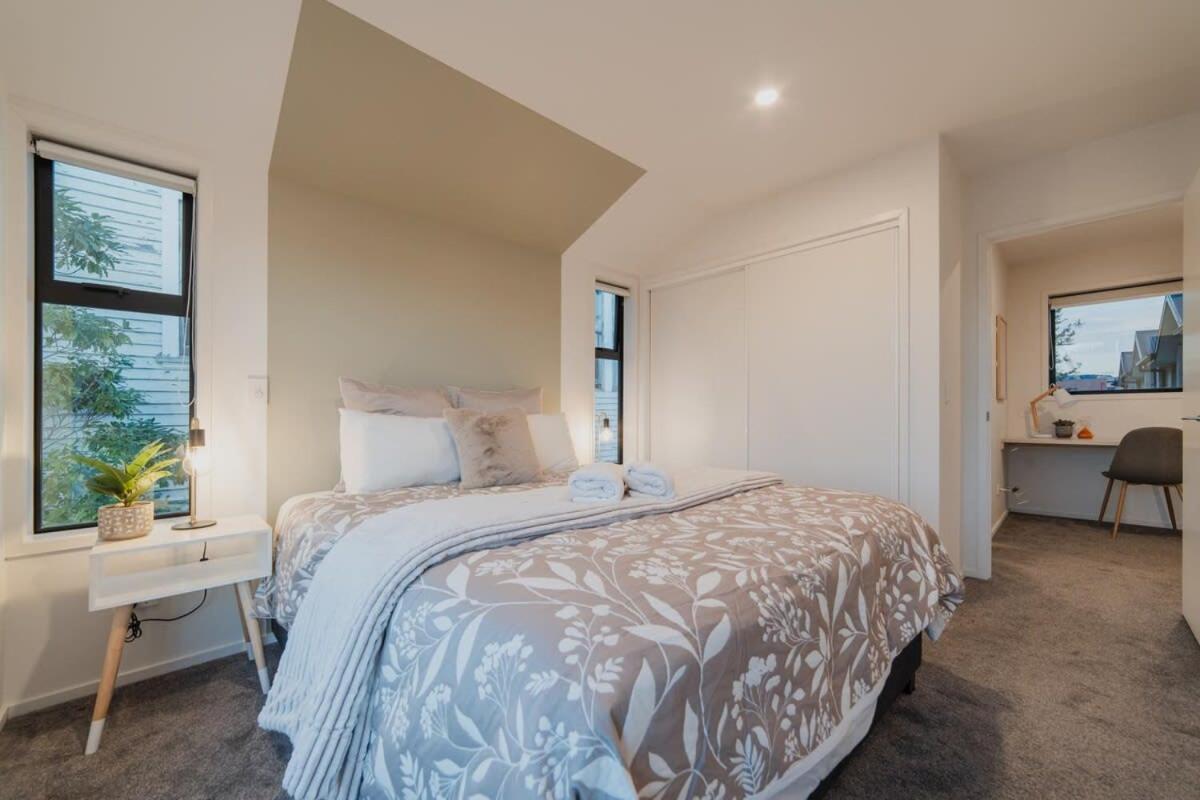 Misty Meadows Manor - Your Urban Oasis Holiday home