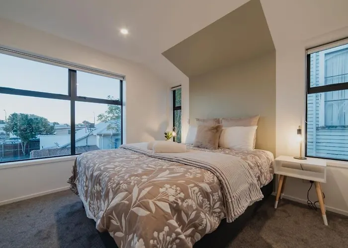 Misty Meadows Manor - Your Urban Oasis