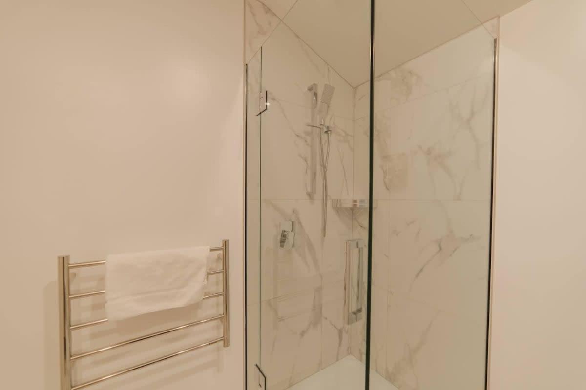 Misty Meadows Manor - Your Urban Oasis Holiday home Christchurch