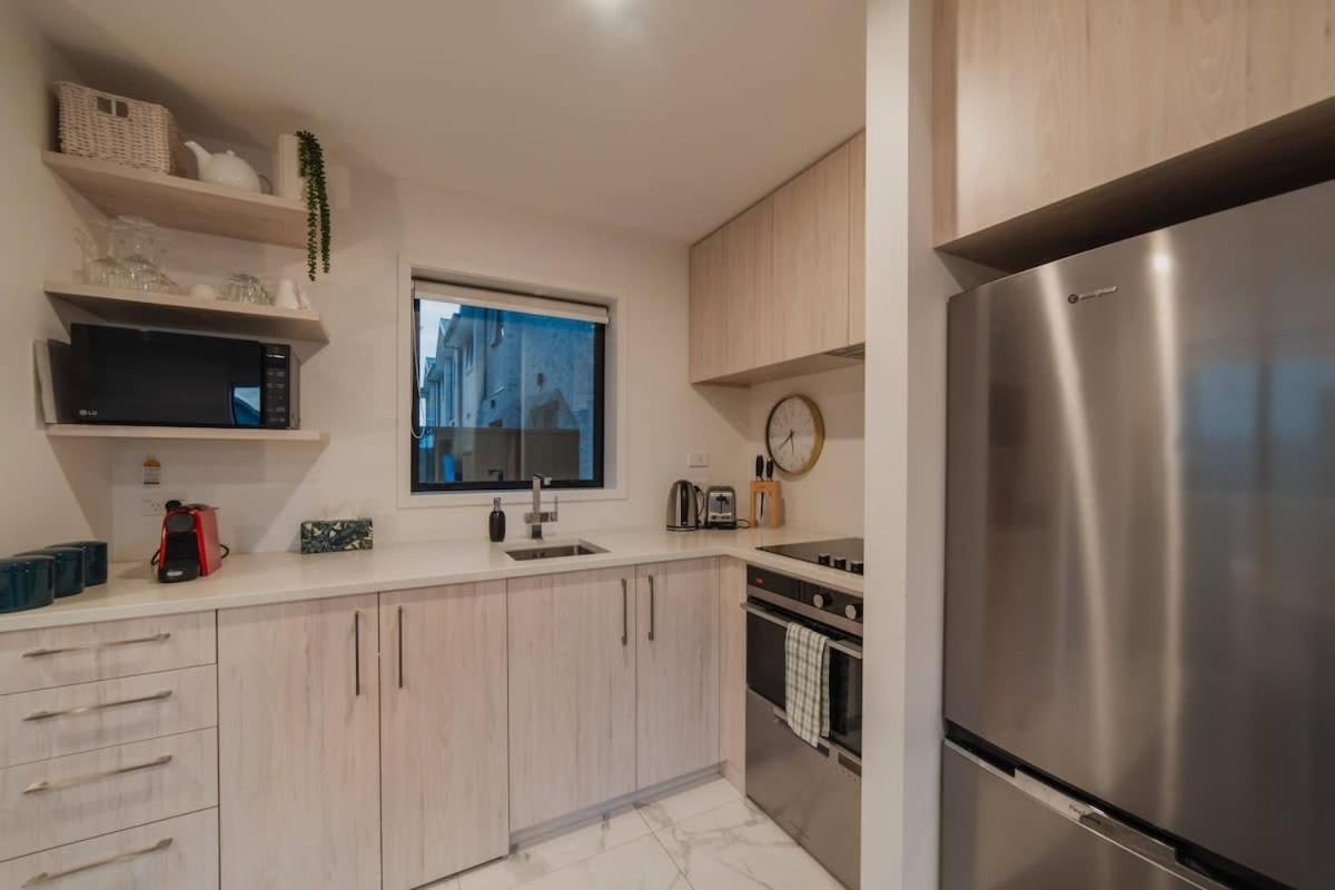 Misty Meadows Manor - Your Urban Oasis *