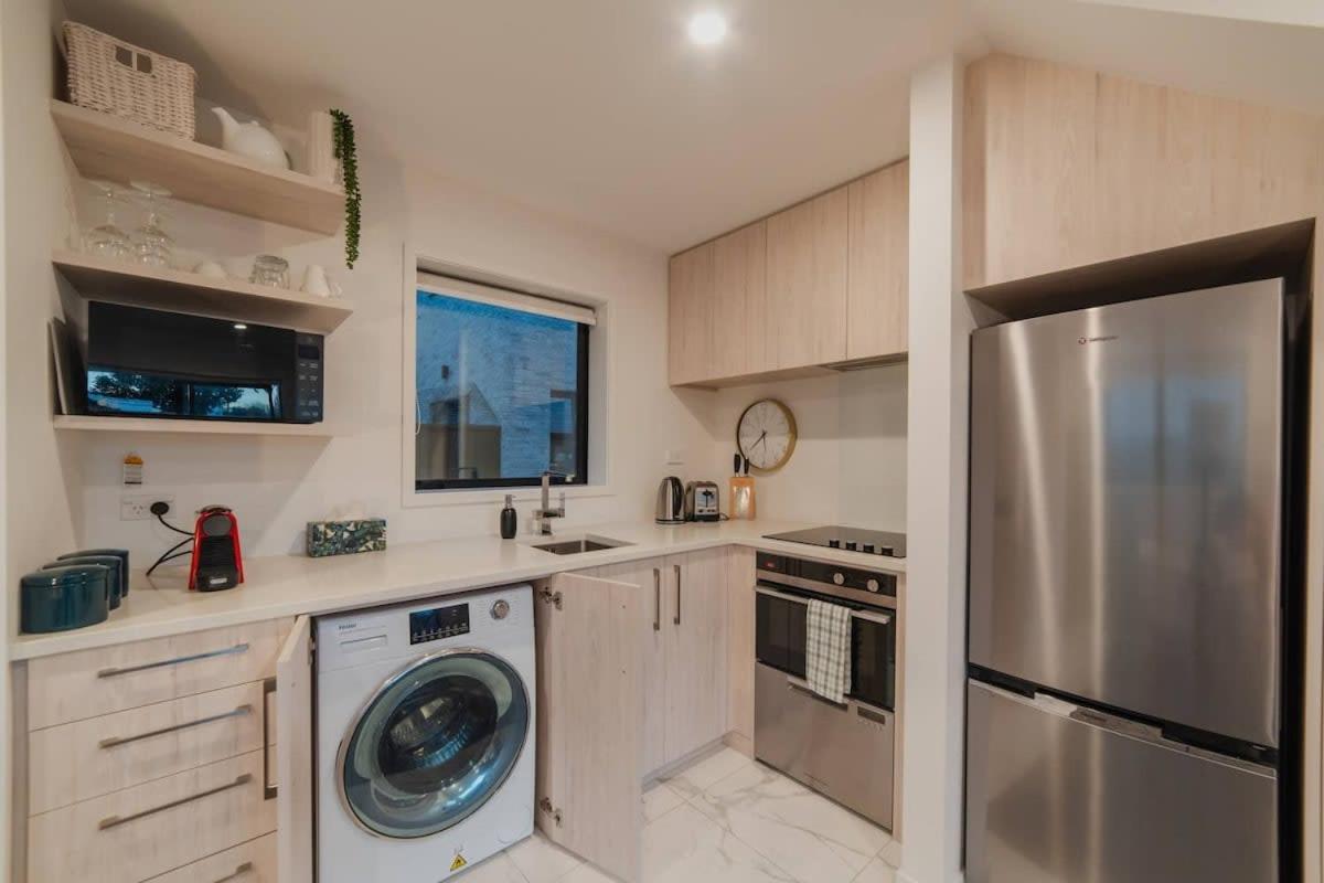 Misty Meadows Manor - Your Urban Oasis * Christchurch